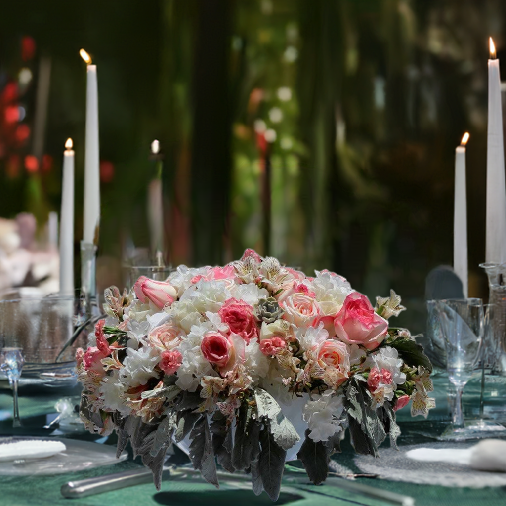 Rosas y follaje gris| Centro de mesa