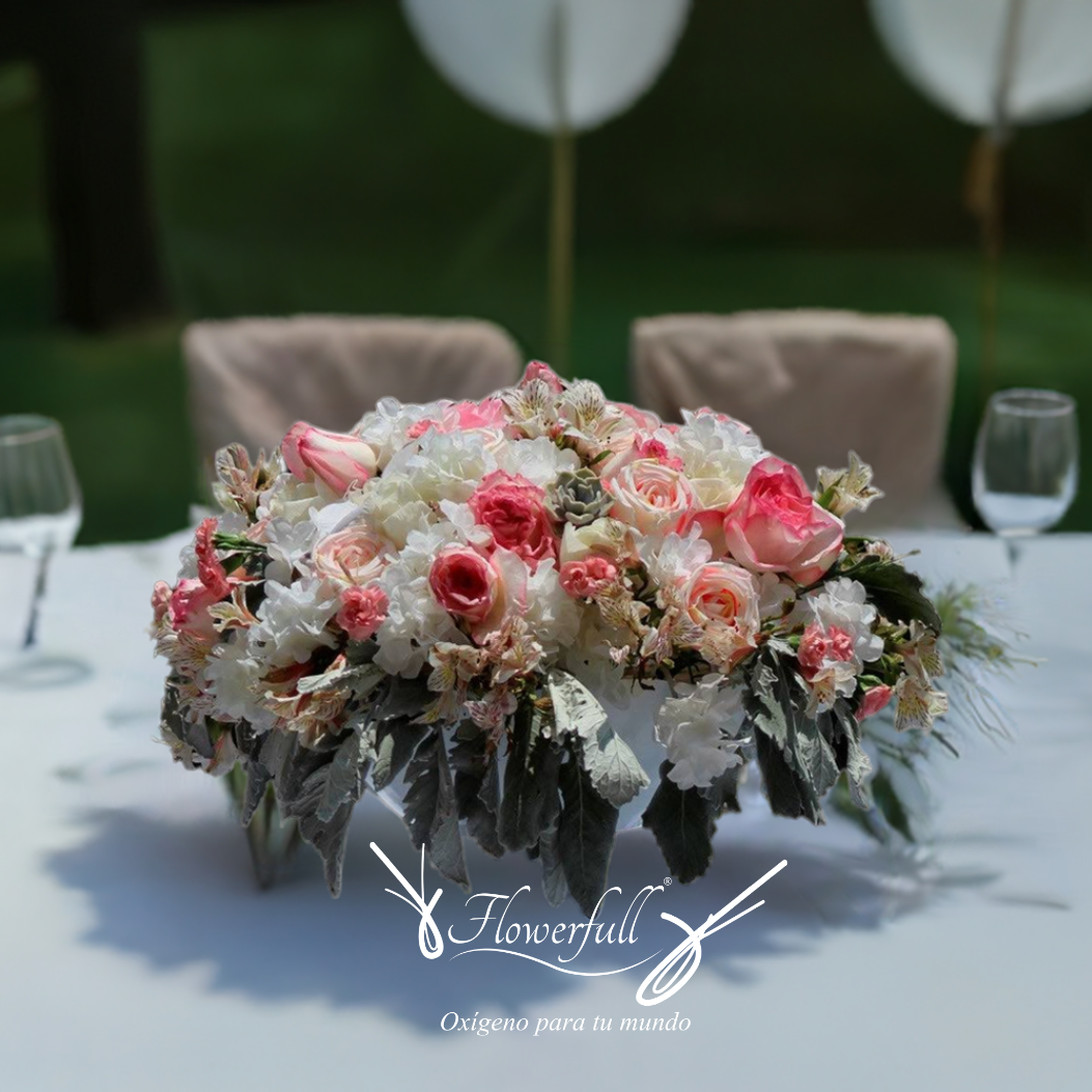 Rosas y follaje gris| Centro de mesa