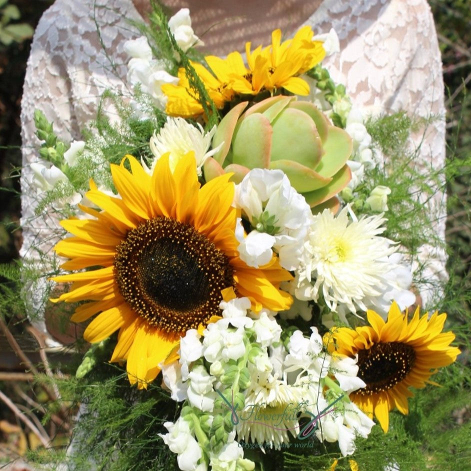 Girasol y Suculenta Bouquet