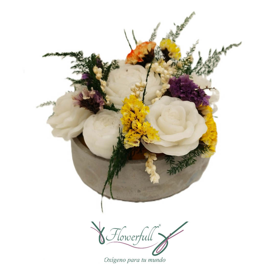 Candelas de flores y rosas |Arreglo Floral
